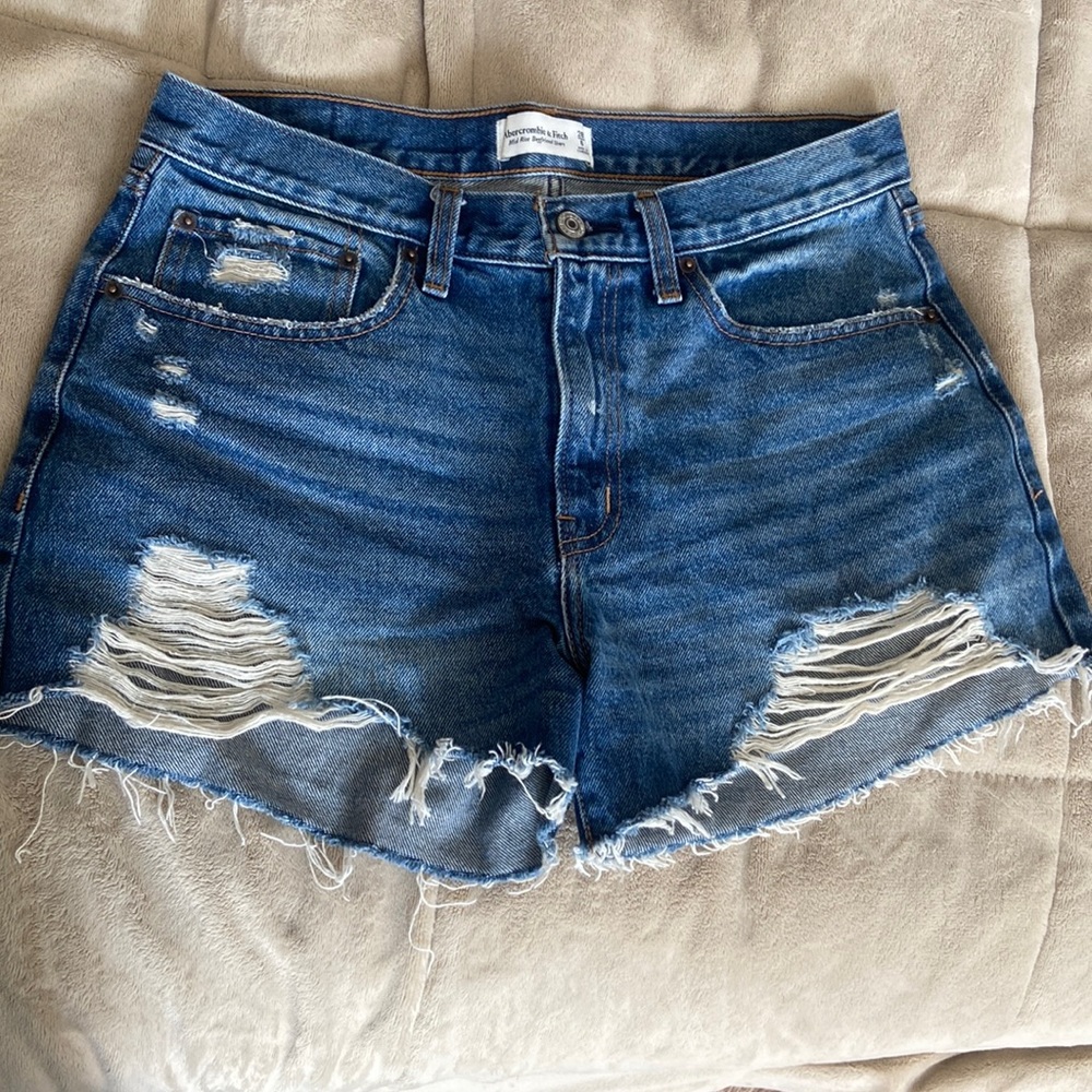 Abercrombie & Fitch Mid Rise Boyfriend Shorts
